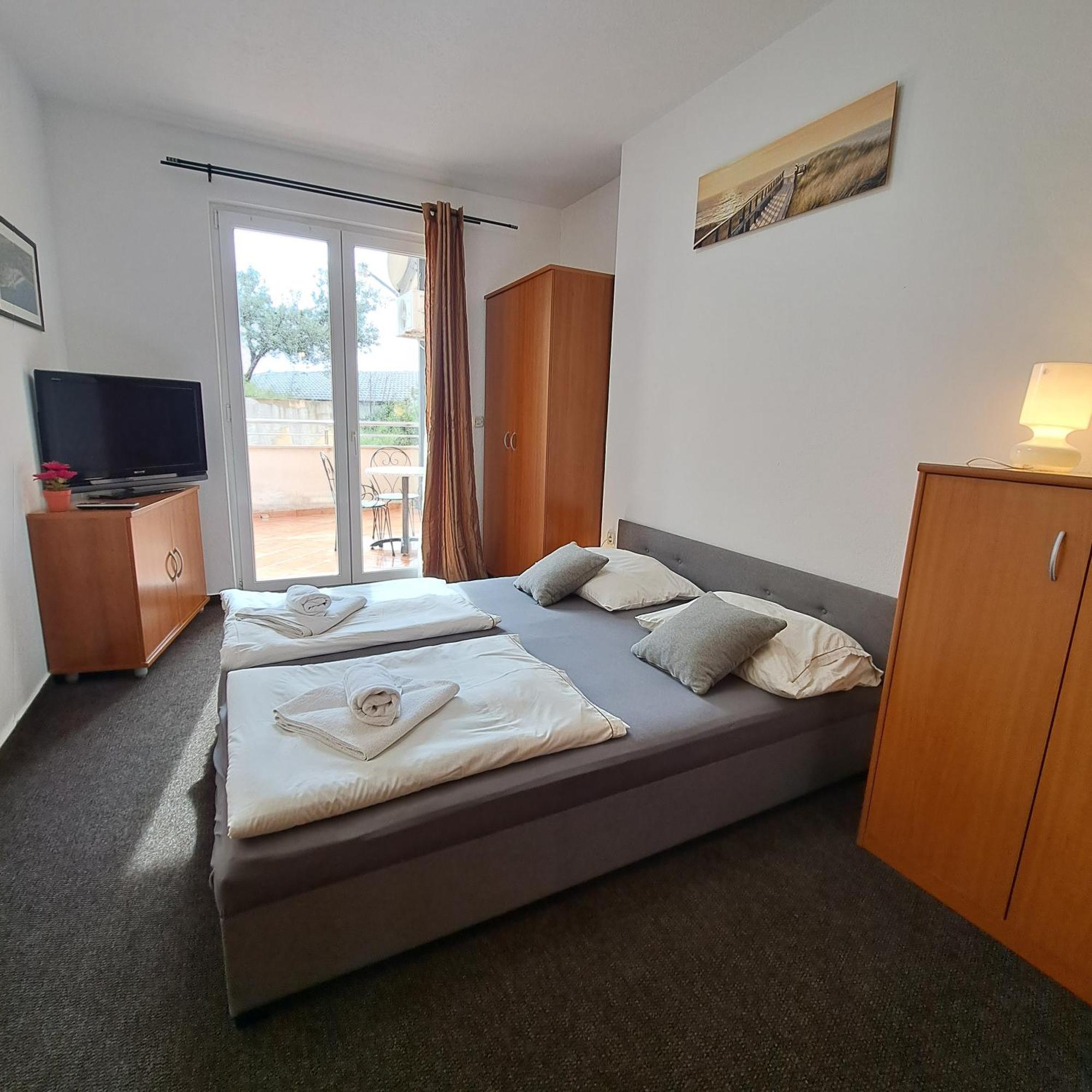 Apartments Vila Adrijana & Fitness Studio Wolf Bv Baška Voda Quarto foto