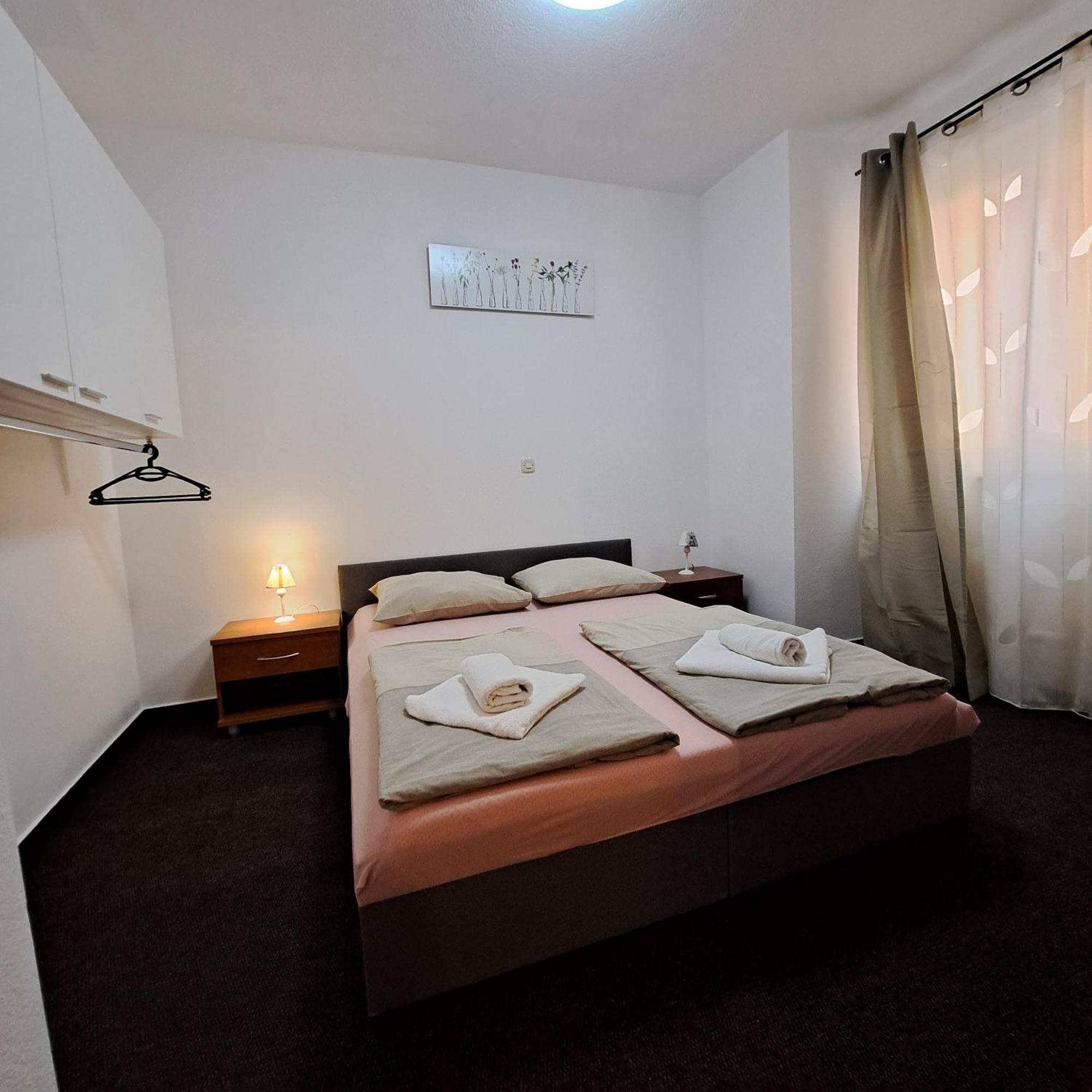 Apartments Vila Adrijana & Fitness Studio Wolf Bv Baška Voda Quarto foto